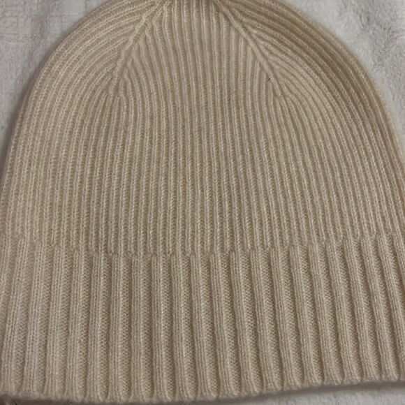 NWT Nordstrom Women's Cashmere Knit Beanie Ivory Cloud - Picture 4 of 5